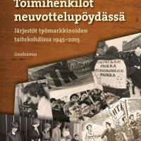 Toimihenkilöt neuvottelupöydässä